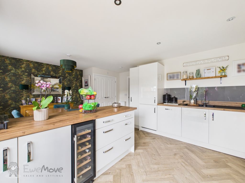 Property photo 3 of 19 Cam03589G0-Pr0086-Still003