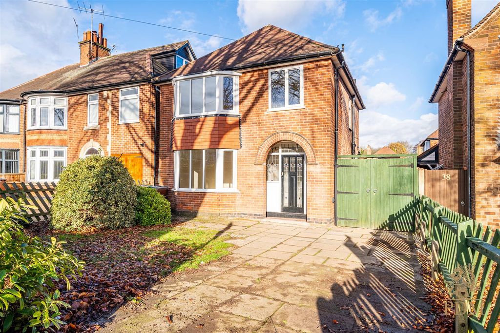 Property photo 1 of 24 40 Russell Drive Wollaton Nottingham Ng8 2Bh
