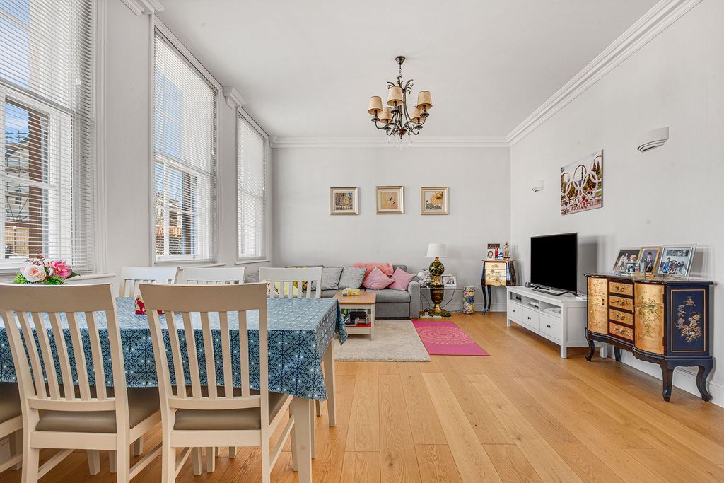 Property photo 3 of 15 842A1596Hdr