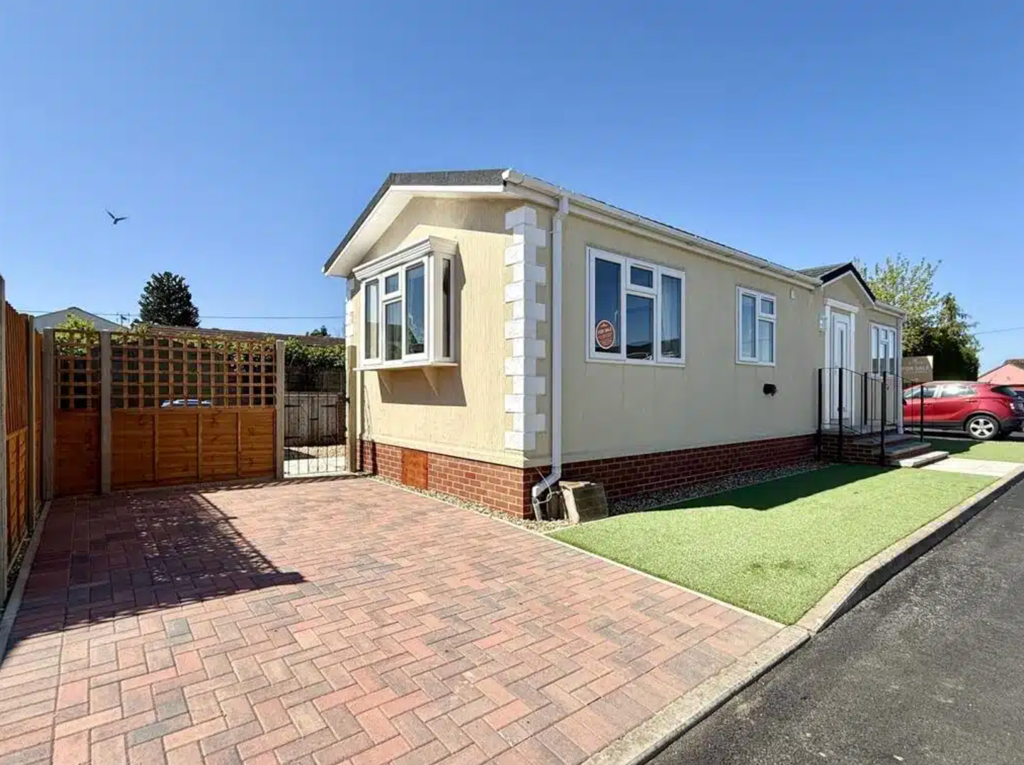 Property photo 1 of 17