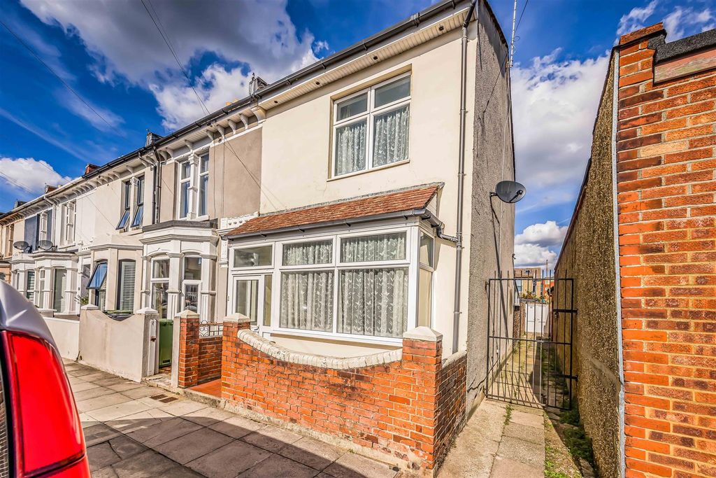 Property photo 1 of 16 2 Wallington Road, Portsmouth-Small-Porticomarketi