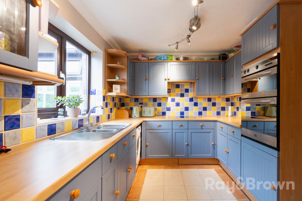 Property photo 2 of 41