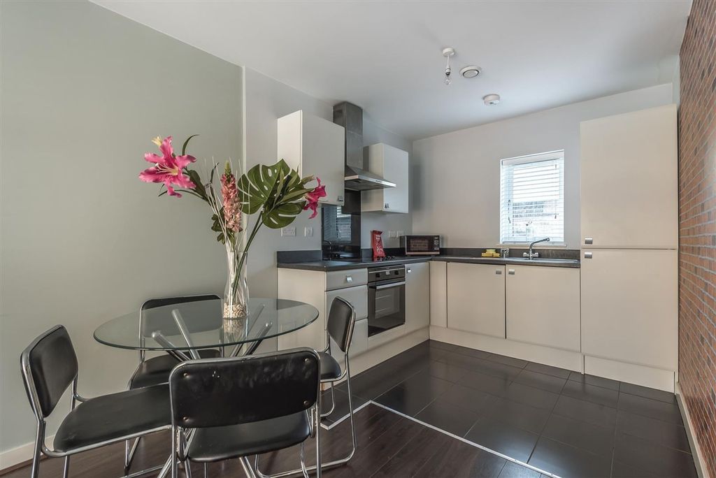 Property photo 3 of 5