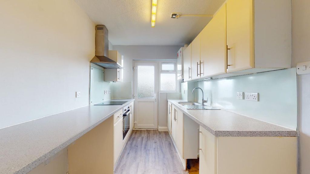 Property photo 1 of 6 Kitchen