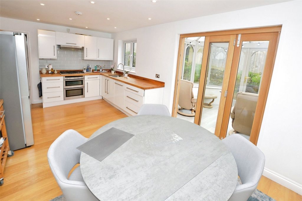 Property photo 2 of 18 Picture No. 23
