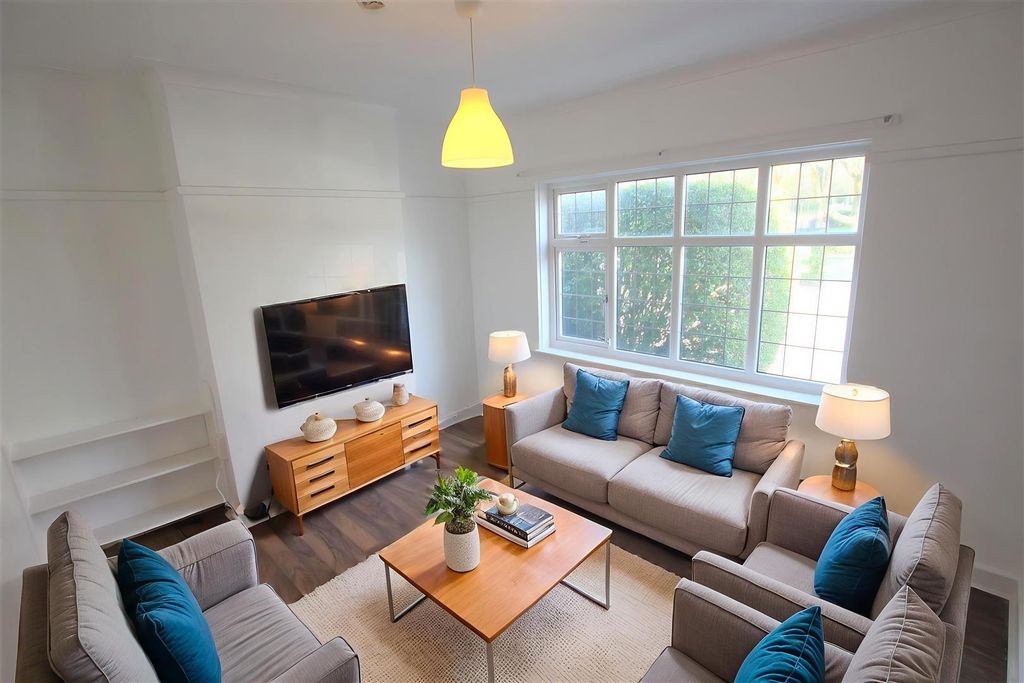 Property photo 1 of 4 1 - Living Room - Modern - 1.Jpg