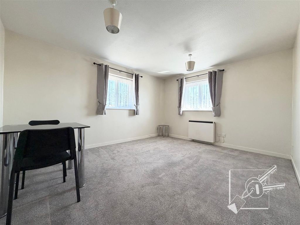 Property photo 3 of 8 Living Riin