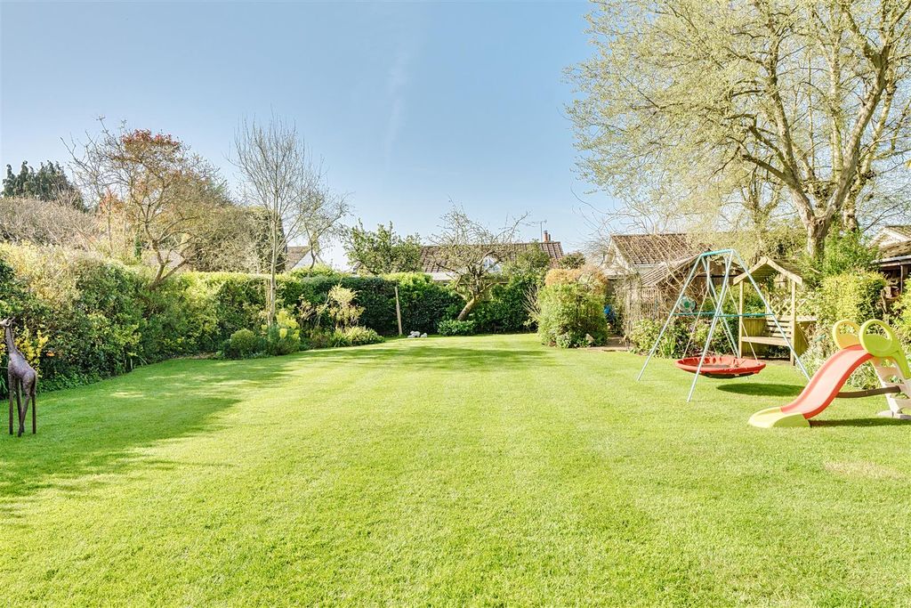 Property photo 2 of 31