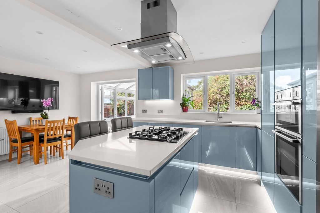 Property photo 2 of 20 Kitchen/Breakfast Room
