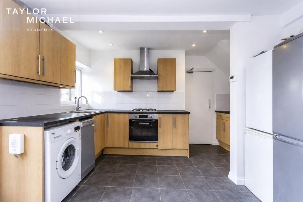 Property photo 1 of 14 Kitchen