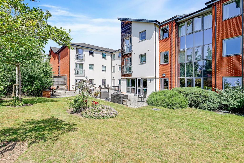 Property photo 3 of 27 02-26F486031 - Wb - Mcs - 16 Kings Place - 096-Med
