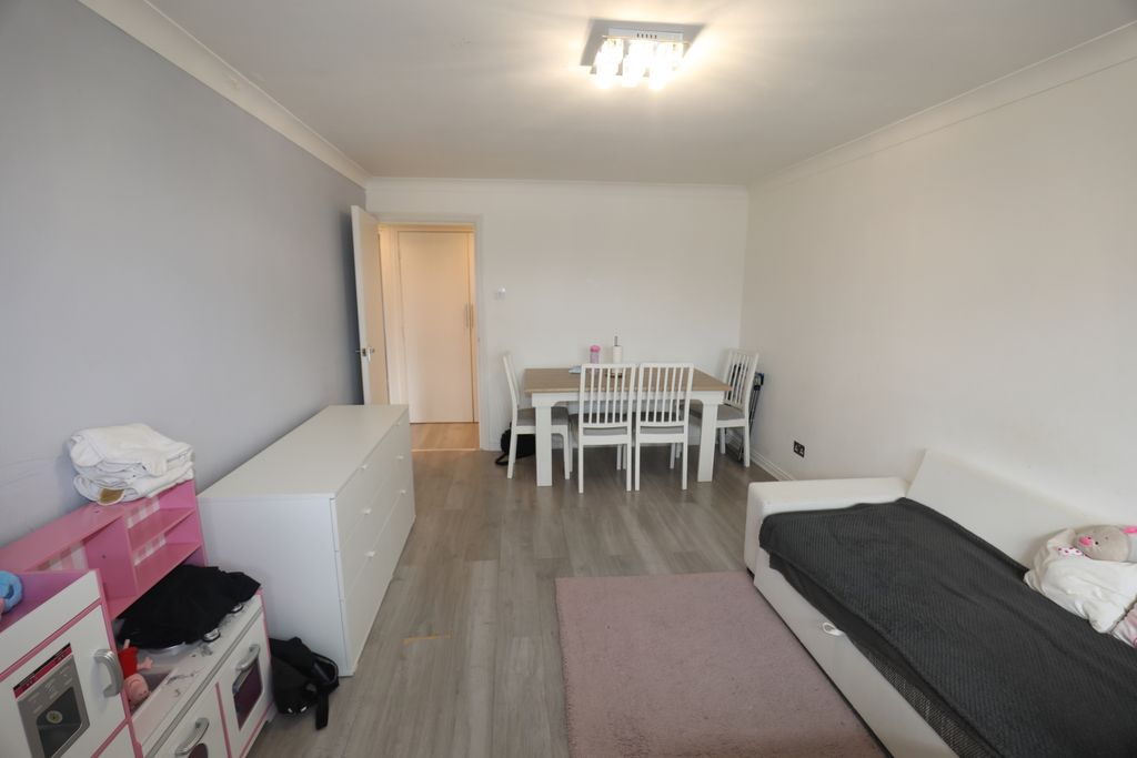 Property photo 2 of 9 8E0A9464