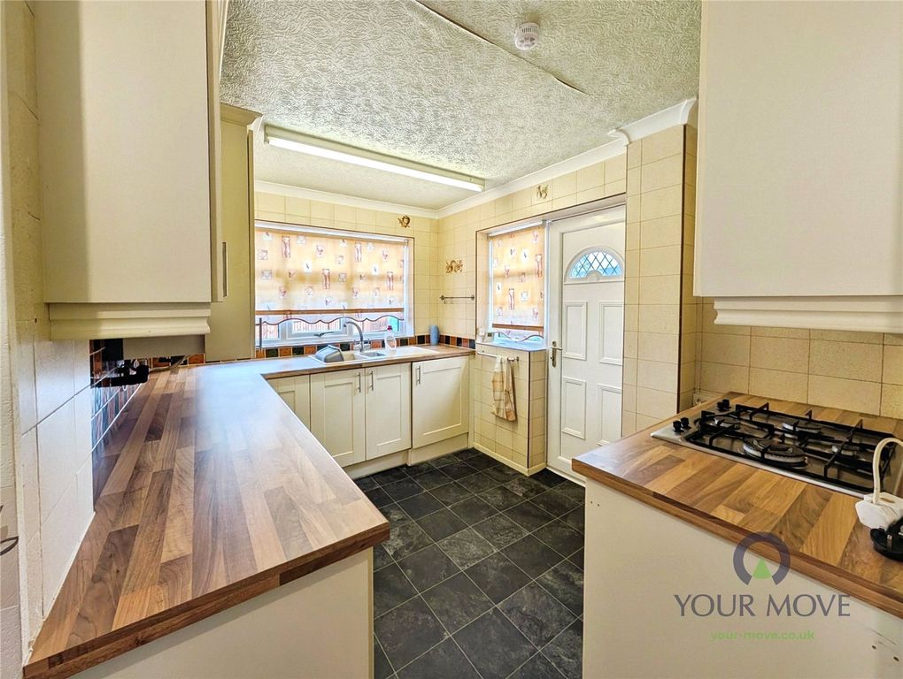 Property photo 3 of 12 Kitchen