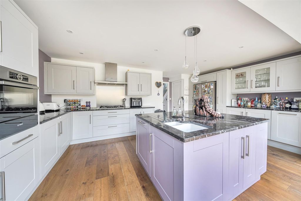 Property photo 2 of 21 1376464-18-690E031Ac56F7.Jpg