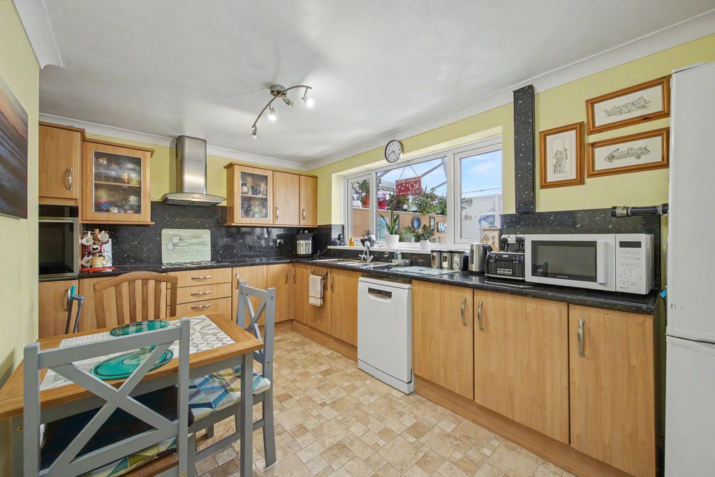 Property photo 3 of 25 Kitchen Diner