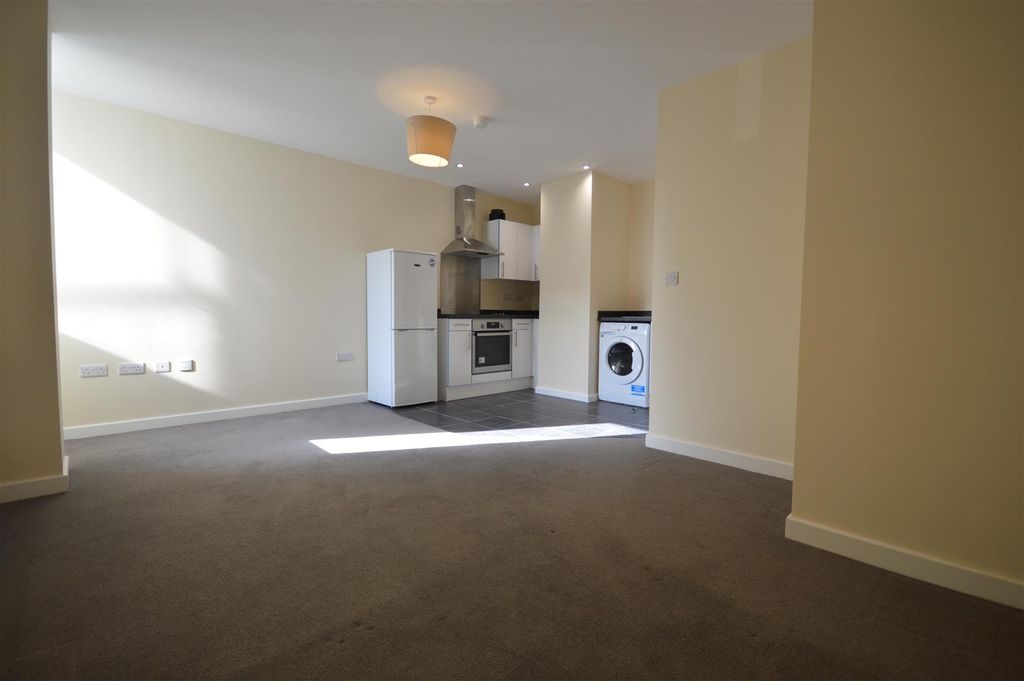 Property photo 2 of 4 Kitchen/Lounge