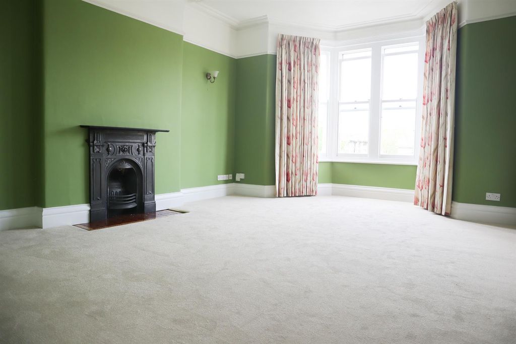 Property photo 3 of 10 Sitting Room