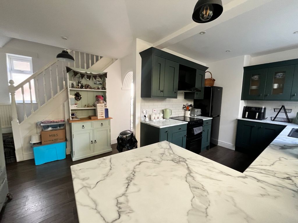 Property photo 2 of 14 Picture No. 16