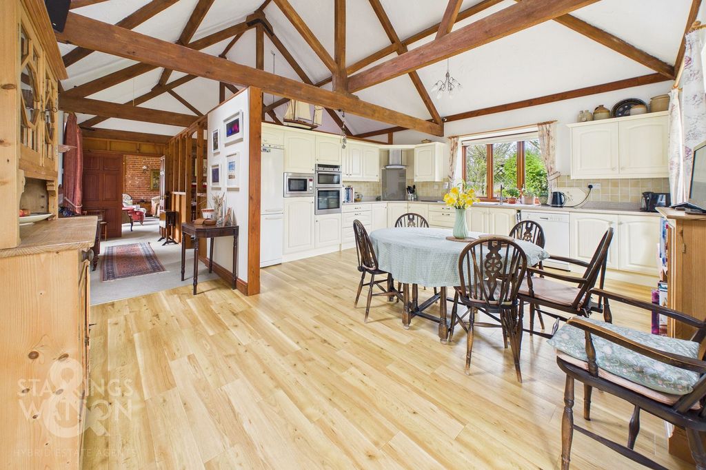 Property photo 3 of 36