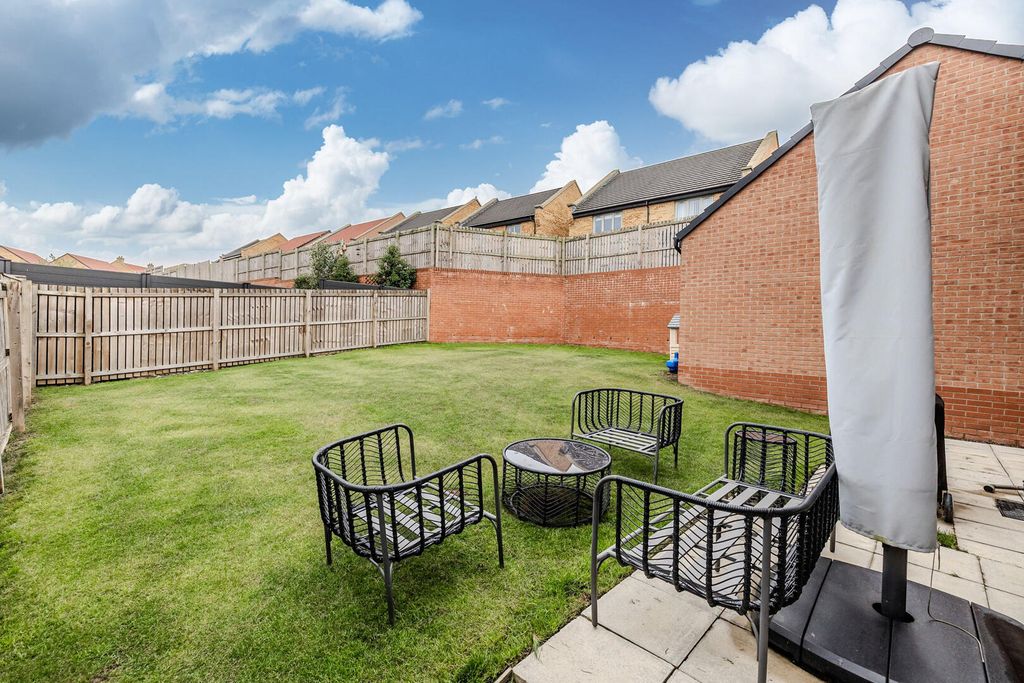 Property photo 2 of 42 Rear Garden