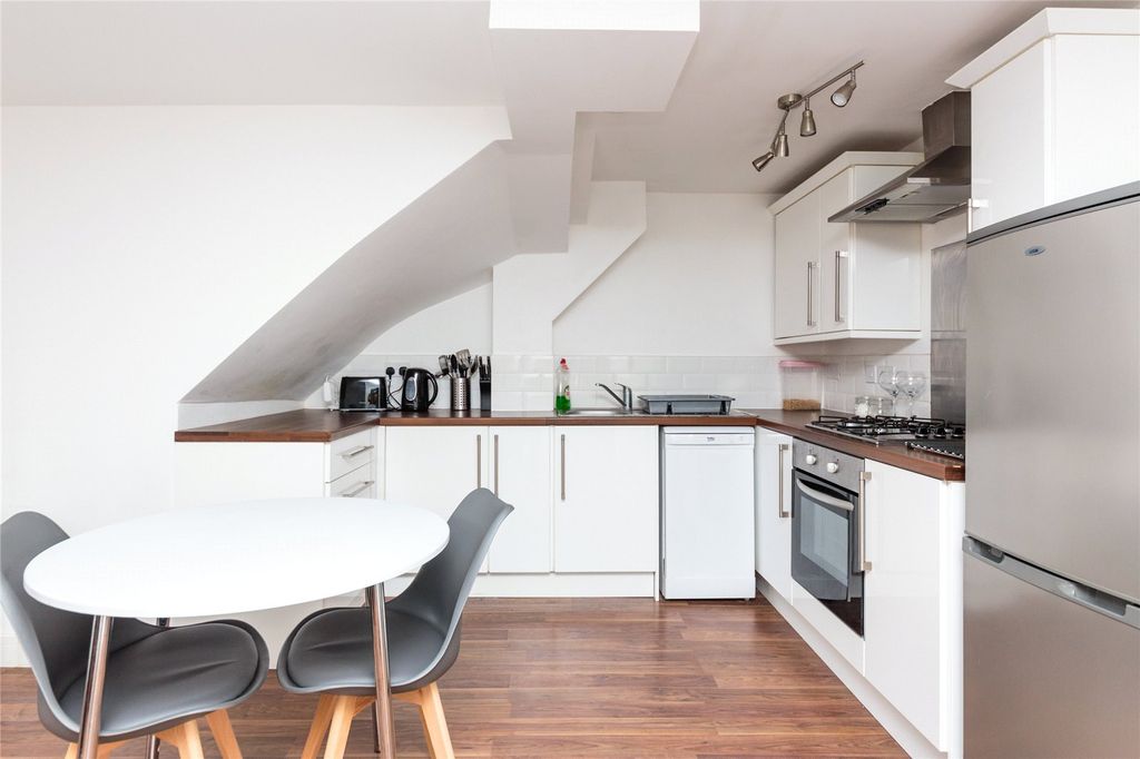 Property photo 3 of 8 Picture No. 16