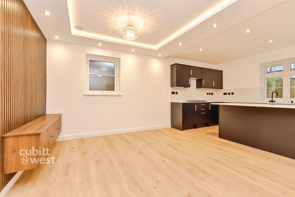 Property photo 3 of 16 7E8c69Ac-901H9Mds