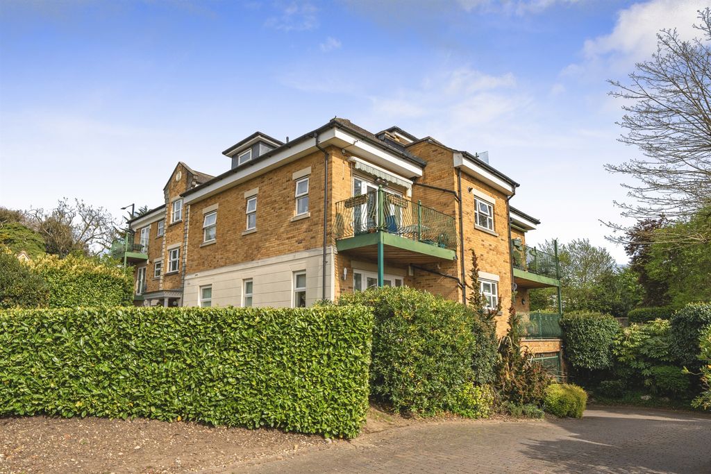 Additional image 11 of 3 bed penthouse for saleThe Ridgeway, Enfield EN2