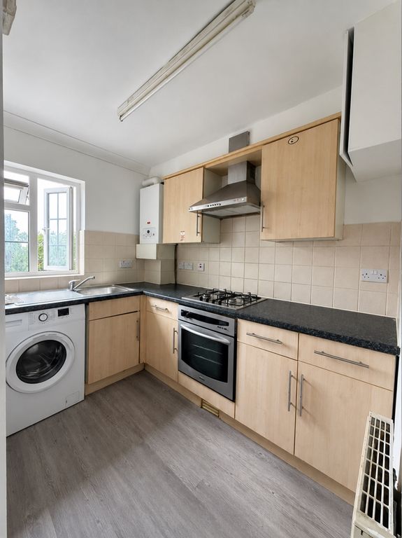 Property photo 2 of 3 5C High St 2