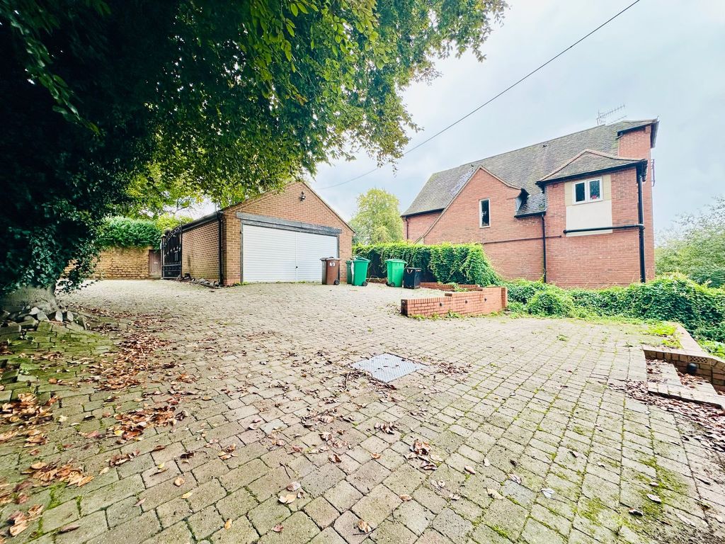 Property photo 2 of 25