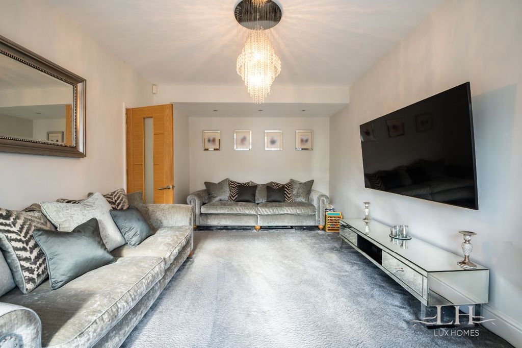 Property photo 2 of 23