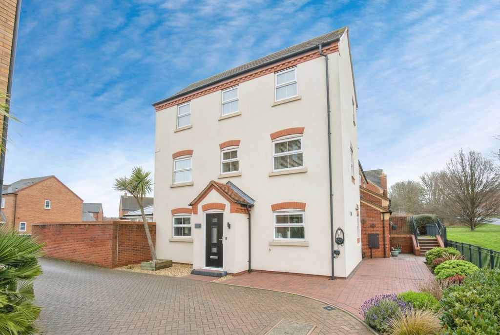 Property photo 1 of 24 Alloys Close