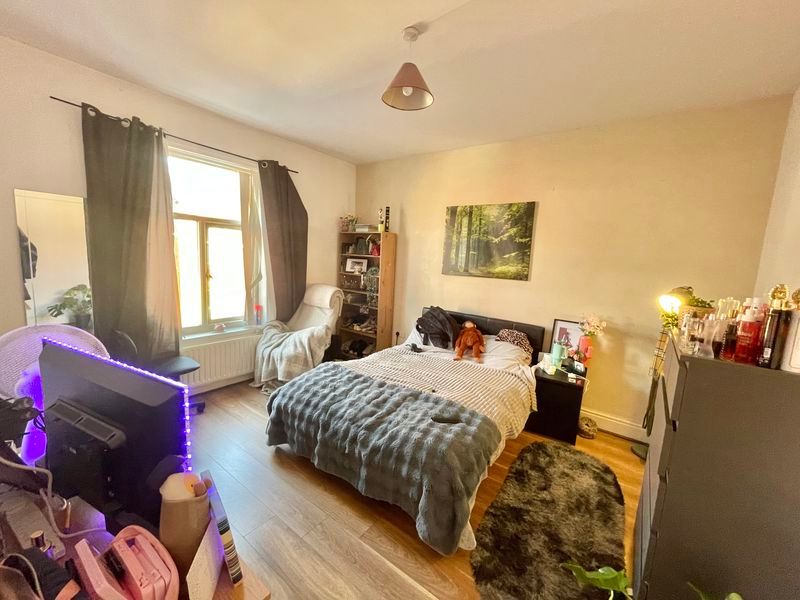 Property photo 1 of 8 Photo 5