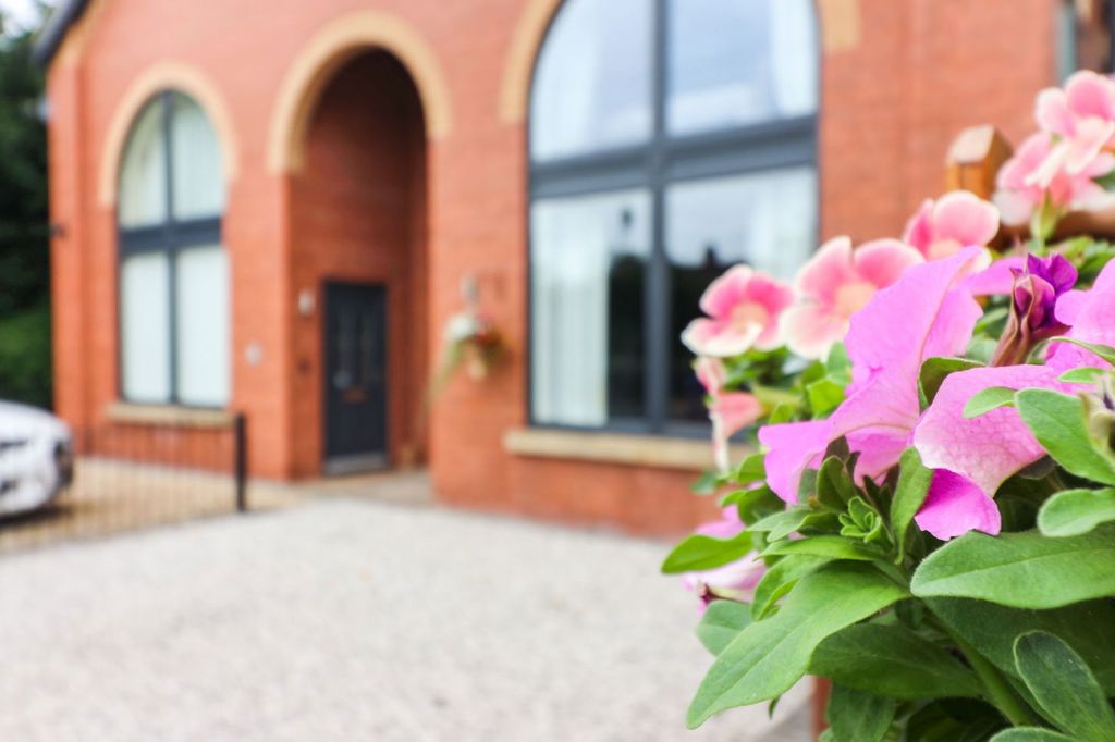 Property photo 3 of 43