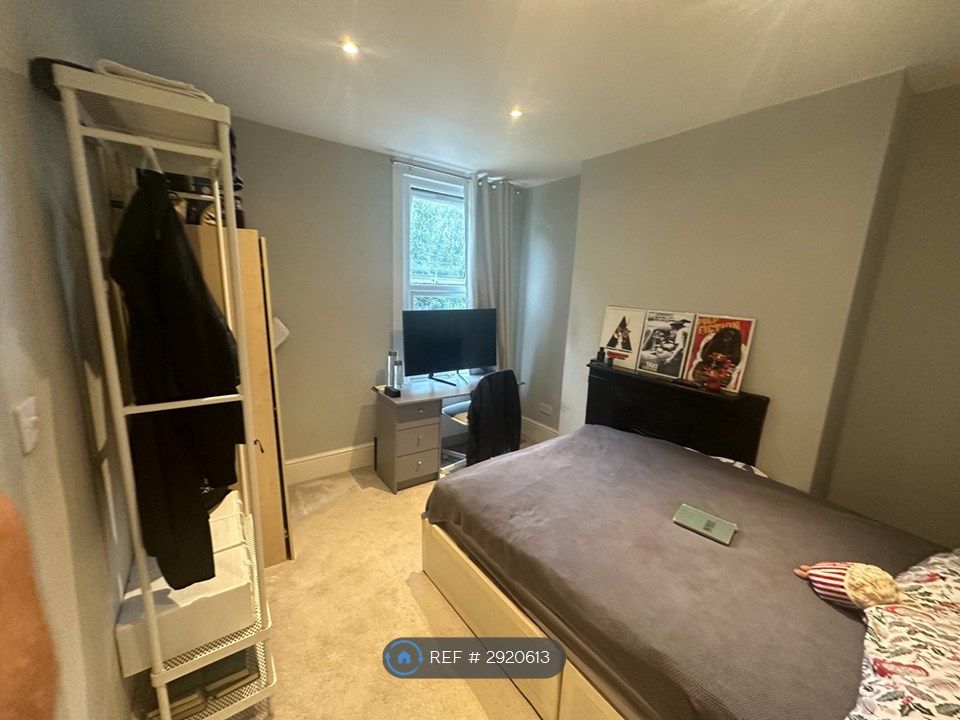 Property photo 1 of 10 Bed Can Be Moved To Different Parts Of The Room