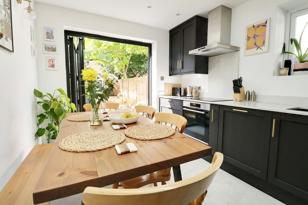 Property photo 1 of 13 4389711