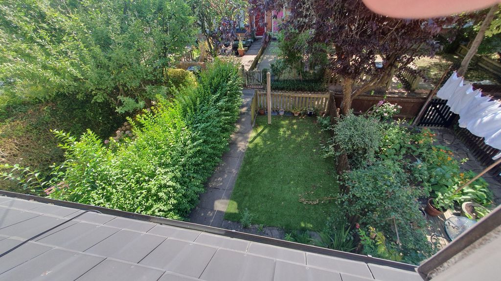 Property photo 3 of 13 Photo 6