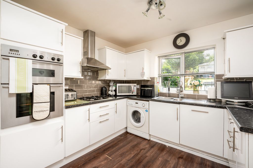 Property photo 3 of 28 05