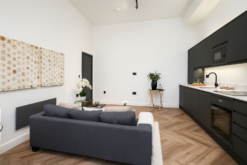 Property photo 3 of 13 Photo 2