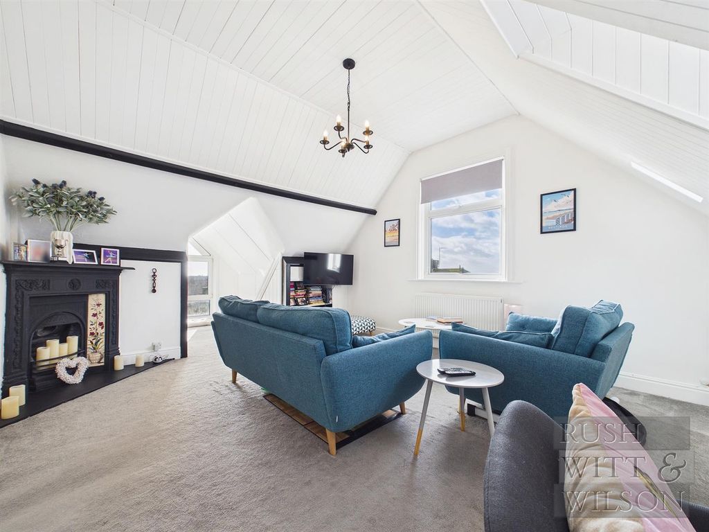 Property photo 2 of 26