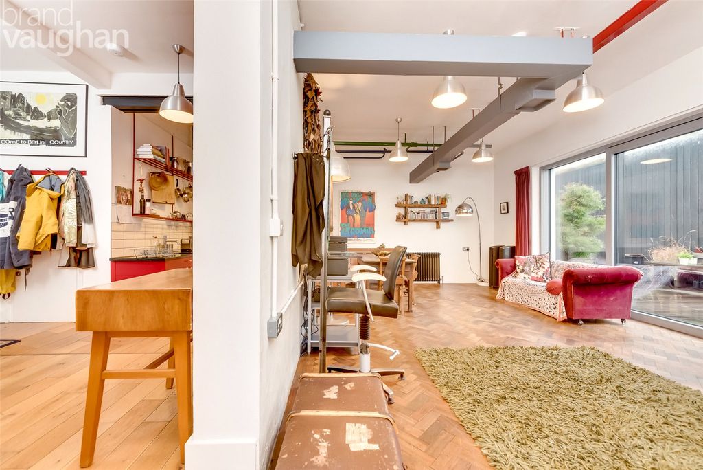 Property photo 3 of 22 Reception