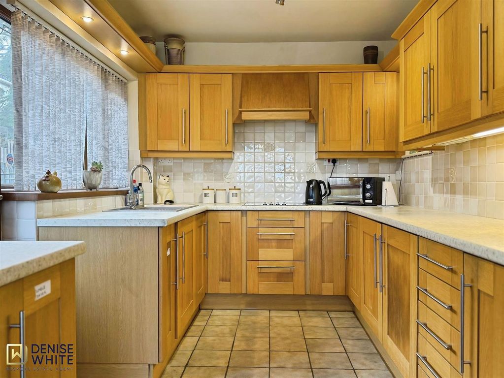 Property photo 2 of 29 Kitchen