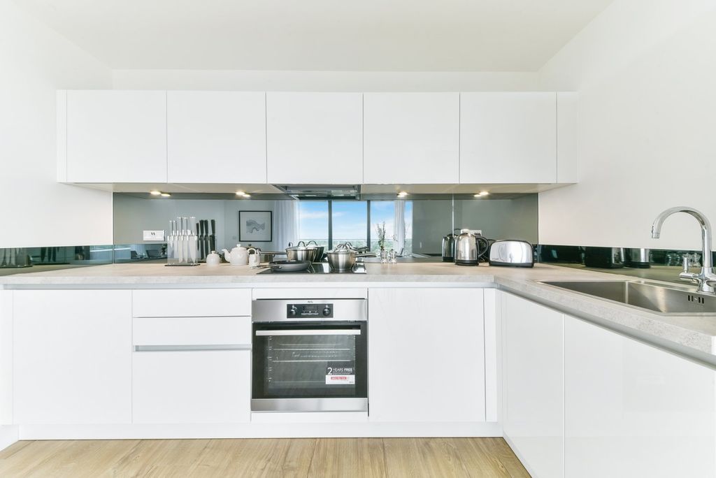 Property photo 3 of 14 Kitchen