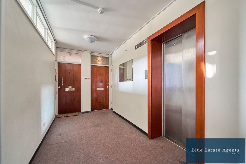 Property photo 3 of 21 Communal Entrance