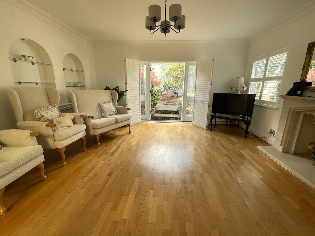 Property photo 2 of 25