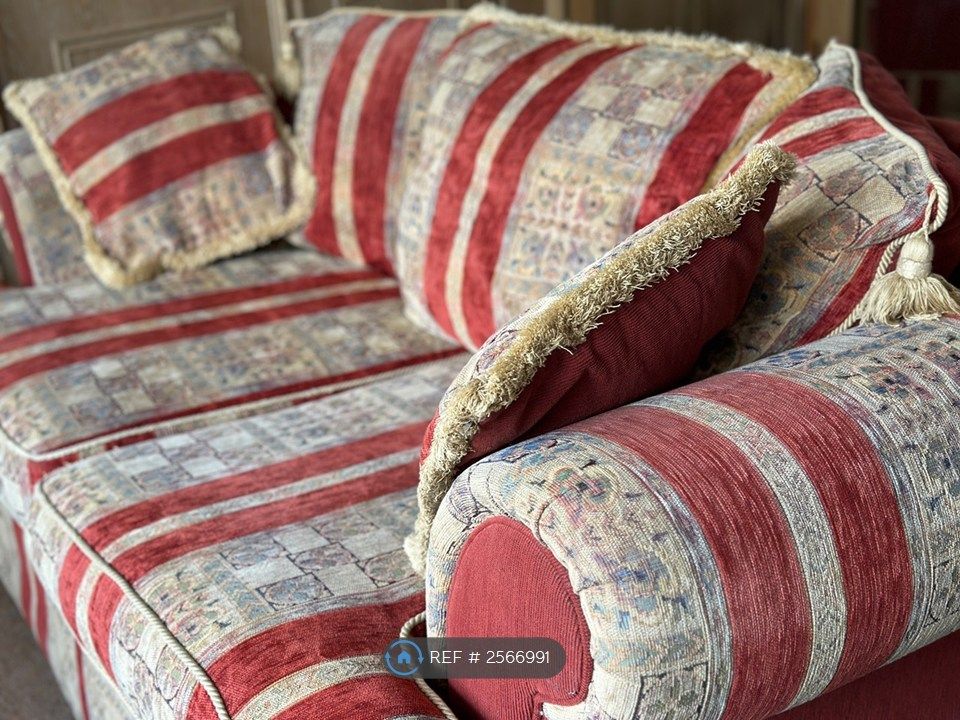 Property photo 3 of 11 Quality Furnishings