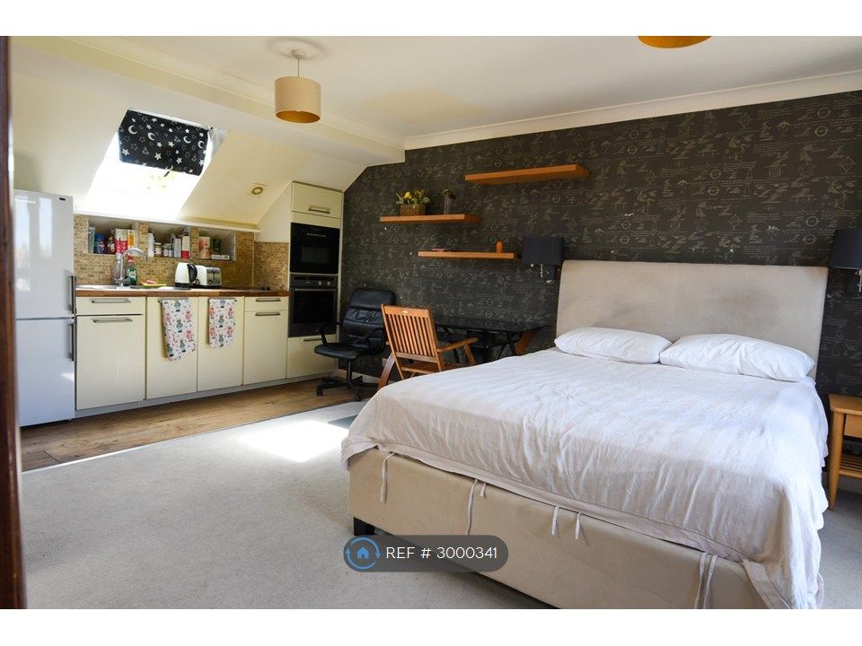 Property photo 3 of 9 Studio Flat Showing King Size Bed And Kitchen