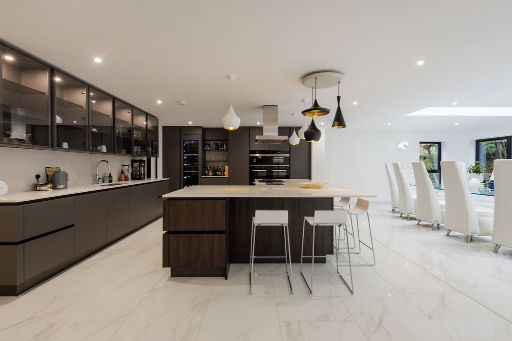 Property photo 3 of 34