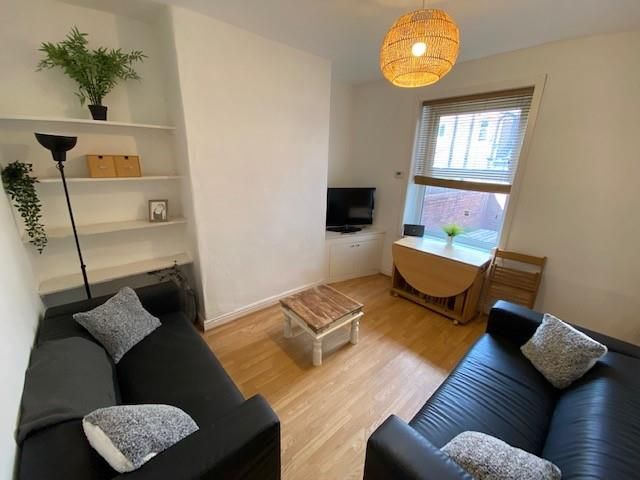 Property photo 3 of 14 Lounge