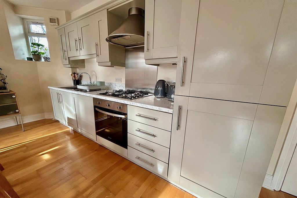 Property photo 2 of 19 Kitchen