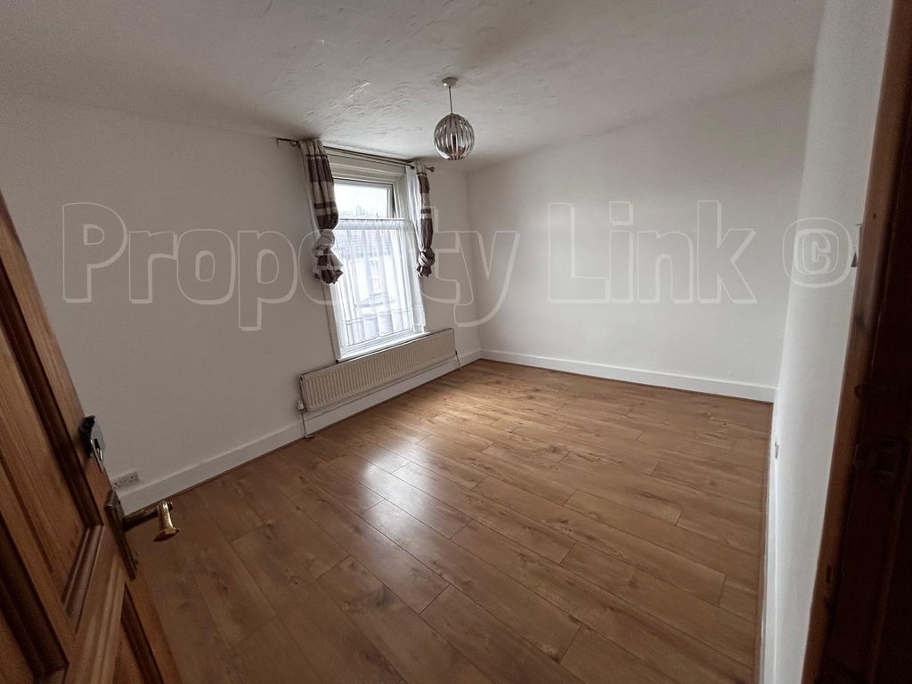 Property photo 3 of 25